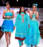 sunita with models on second day of Rajasthan Fashion Week at Jaipur Marriott on 25th May 2012.jpg